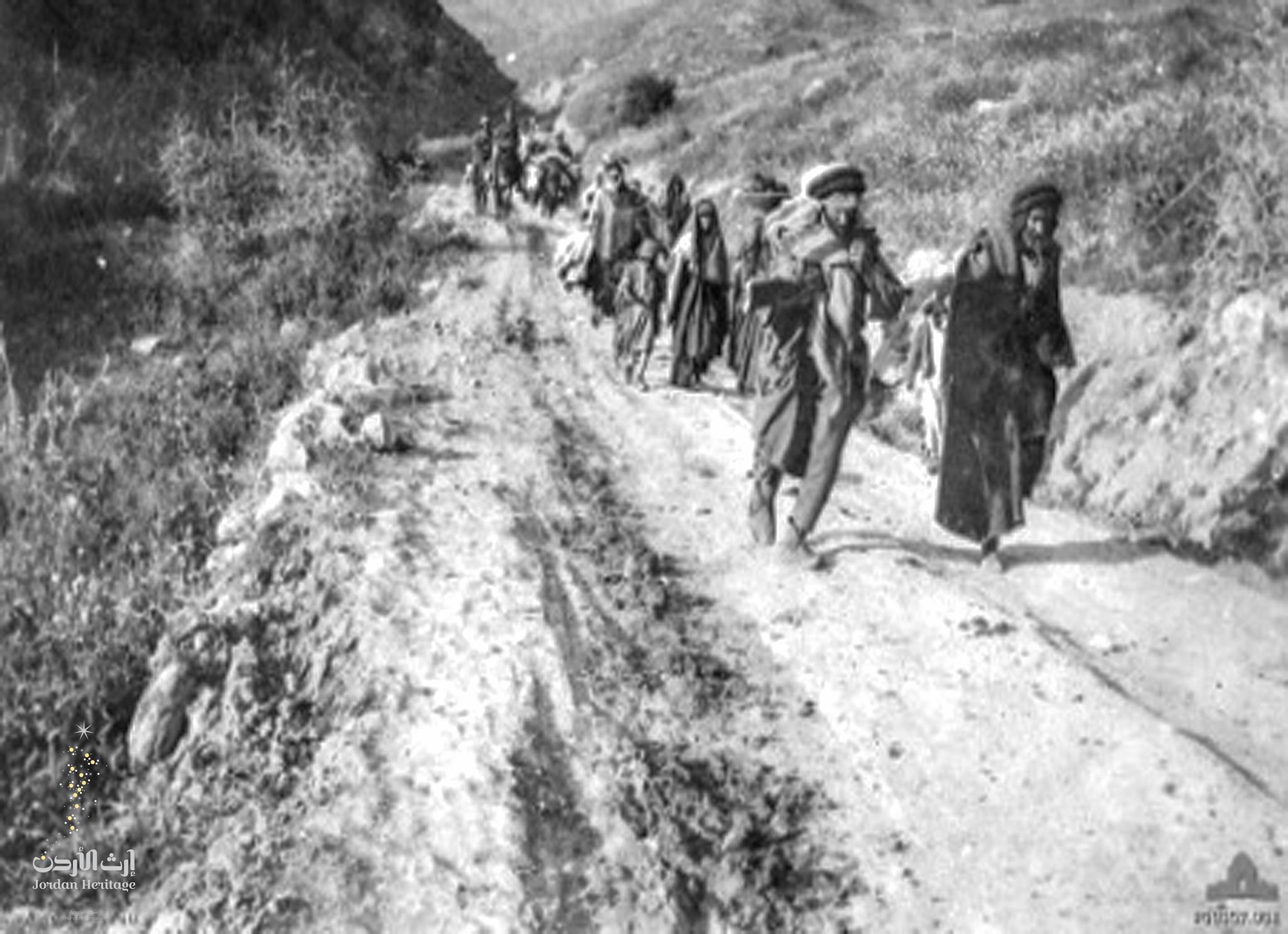 أطفال ونساء وكبار السن يهربون من مجاعة وقصف 1918
