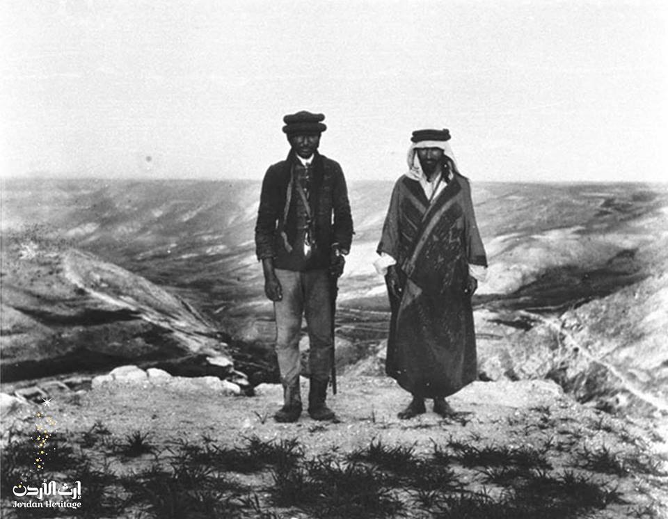 صورة للرجلين من نشامى الشوبك قبل الثورة بخمسة اعوام 1900م