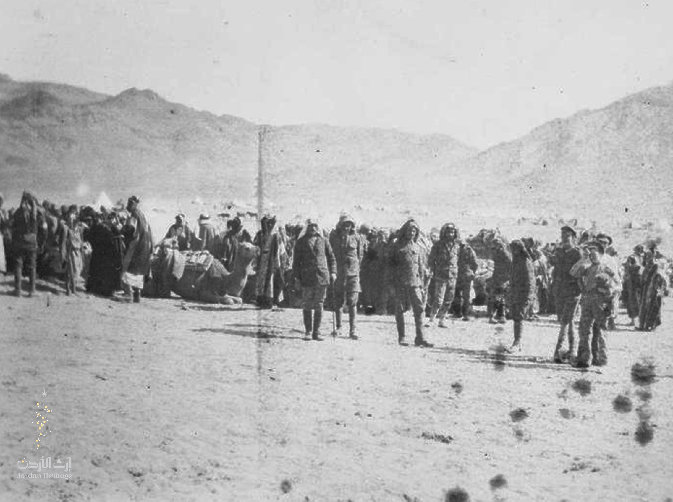 مجموعة من ضباط و مقاتلي قوات الثورة في معسكر القويرة 