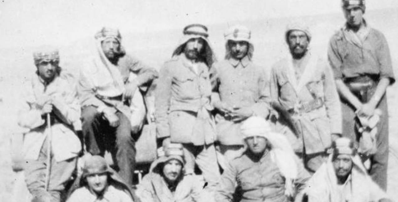 مجموعة من ضباط و مقاتلي الثورة في أبو اللسن