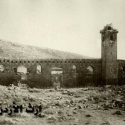 على انقاض المسجد الأموي بُنيَ المسجد الحسيني